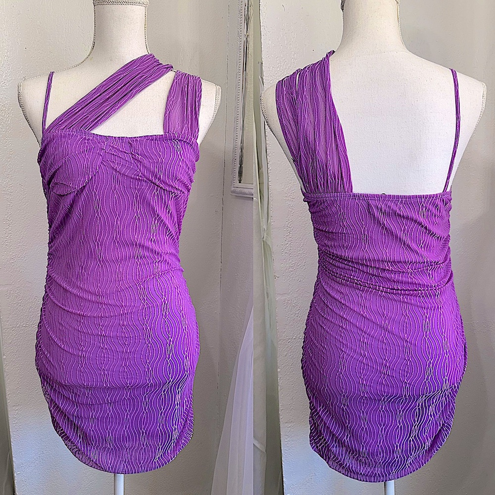 PrettyLittleThing Lilac Textured cocktail party Dress size 6 - Picture 1 of 6
